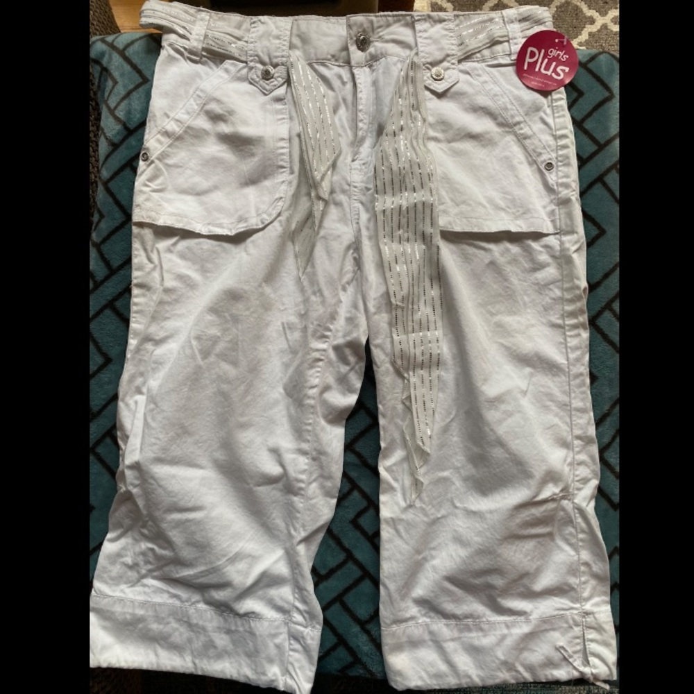 Girls white 3/4 length pants